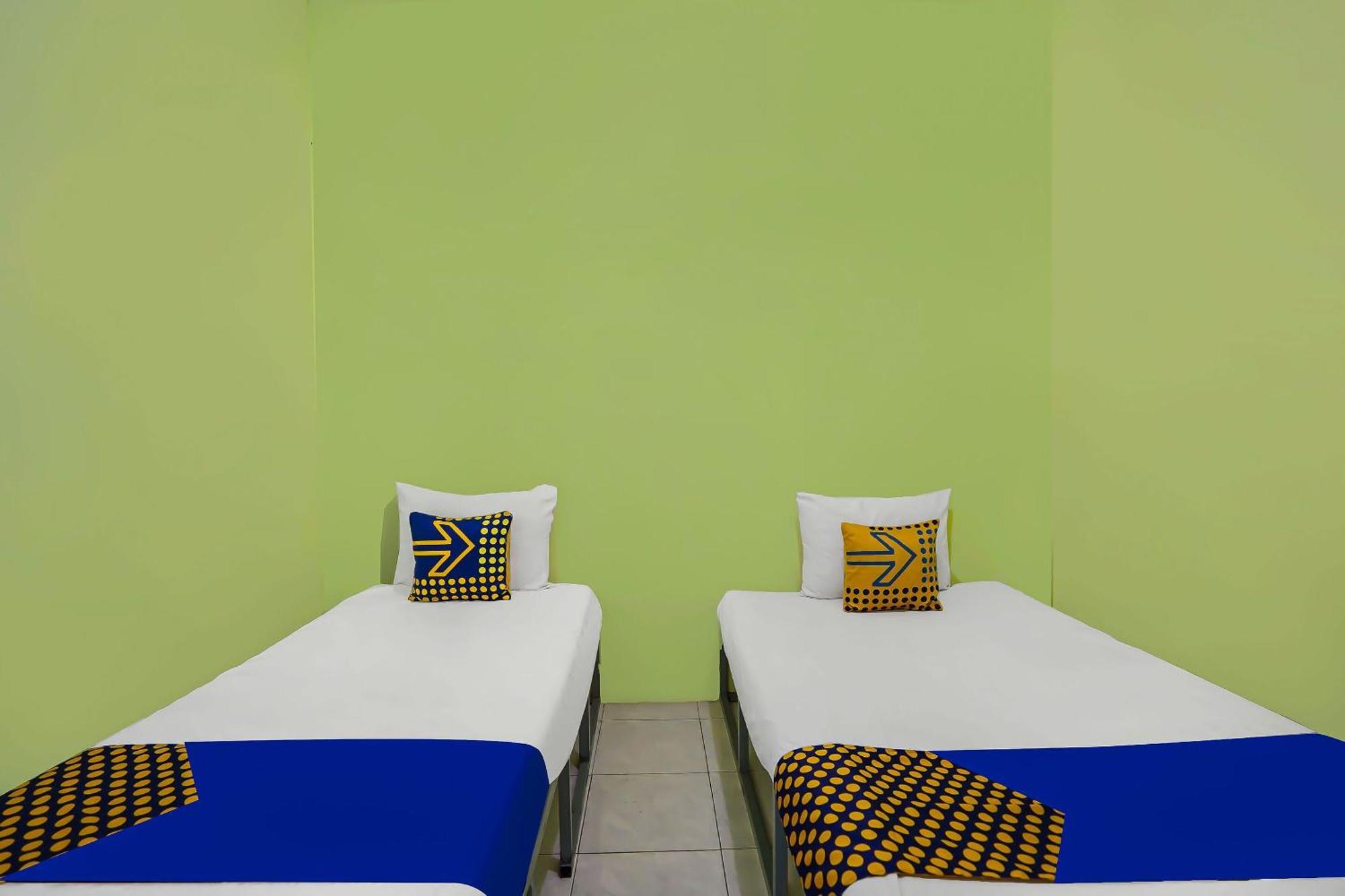 Oyo Life 92474 Penginapan Rusunawa II Malang Exterior photo