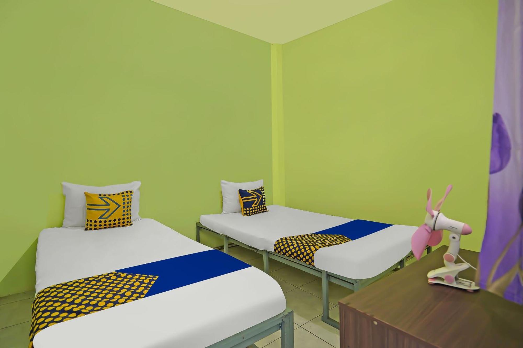 Oyo Life 92474 Penginapan Rusunawa II Malang Exterior photo