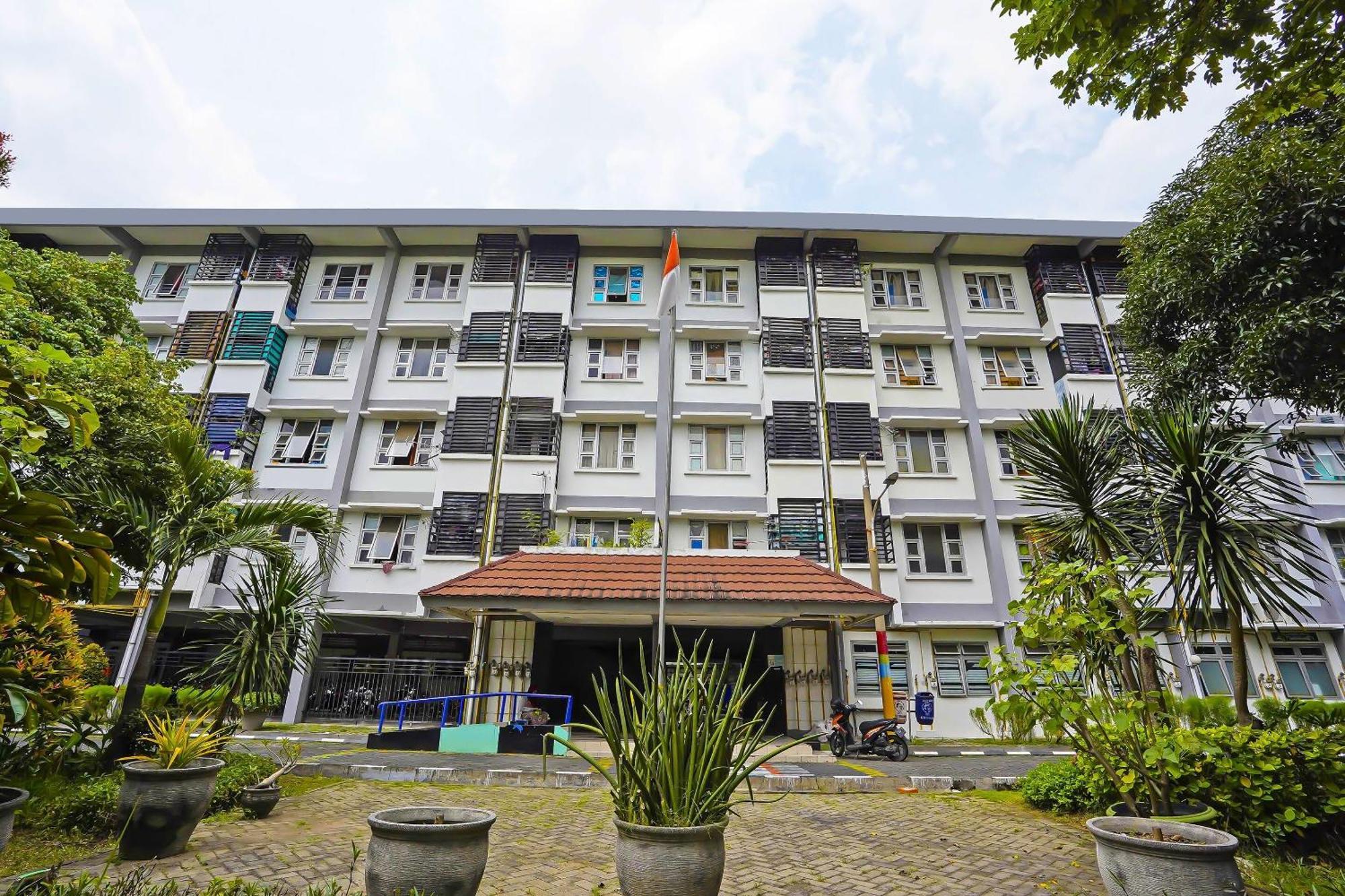 Oyo Life 92474 Penginapan Rusunawa II Malang Exterior photo