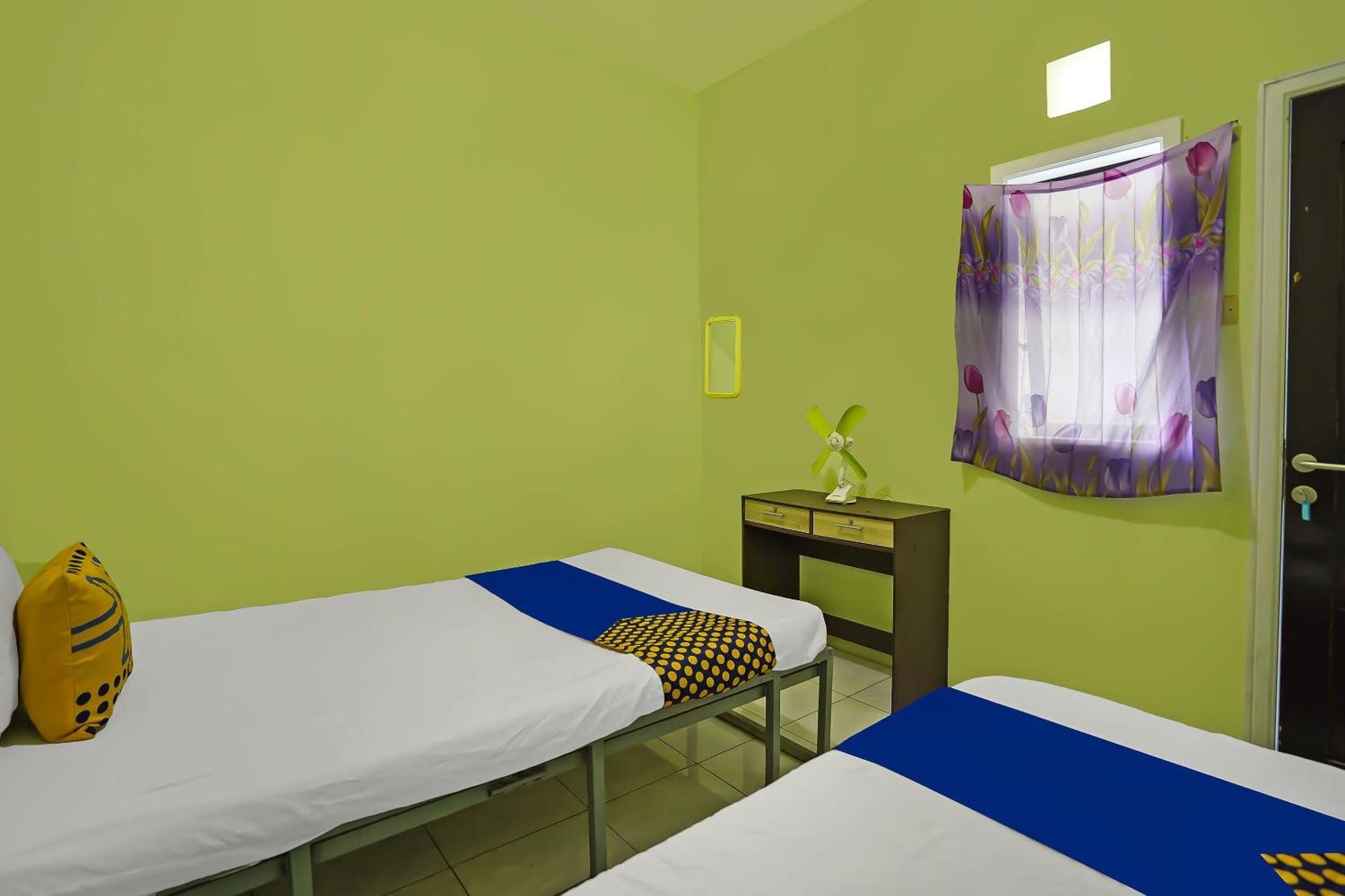 Oyo Life 92474 Penginapan Rusunawa II Malang Exterior photo